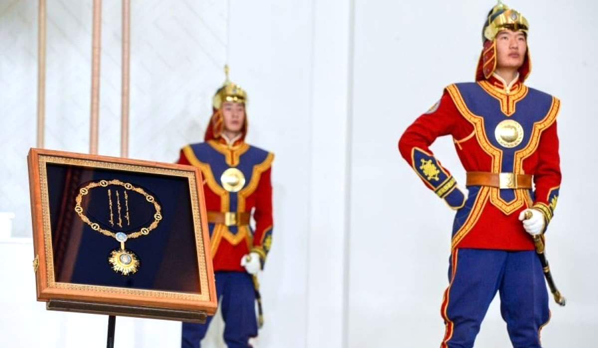 Хубилай, Өндөр гэгээнийг онцолж,  